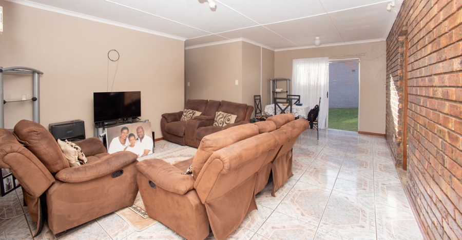 4 Bedroom Property for Sale in Sunnyridge Eastern Cape